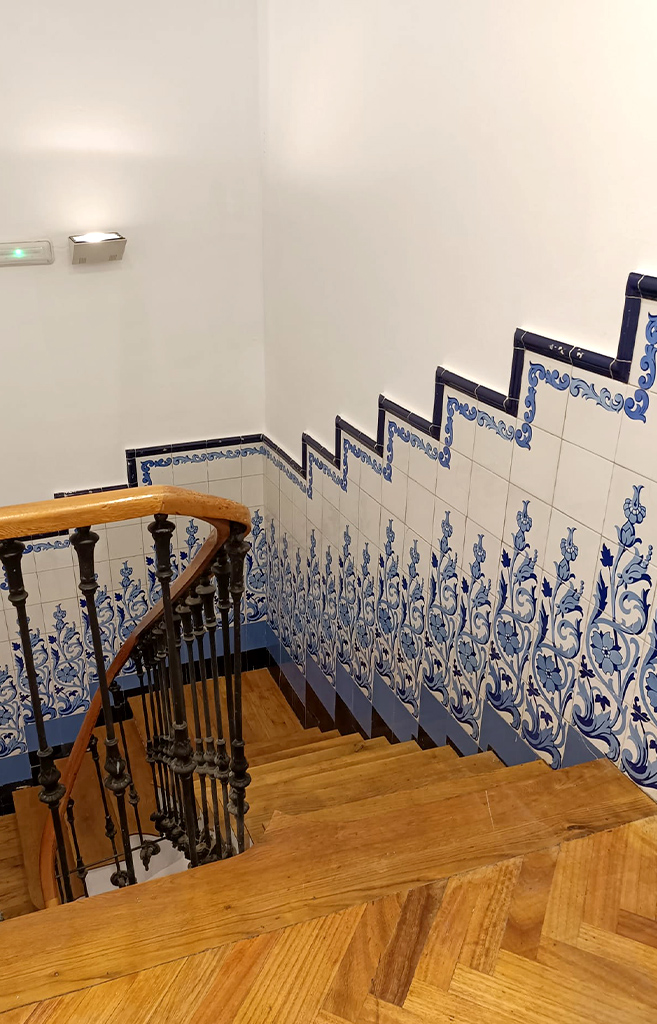 la-casa-de-la-poesia-Fondo Cultural Antonio Colinas escalera