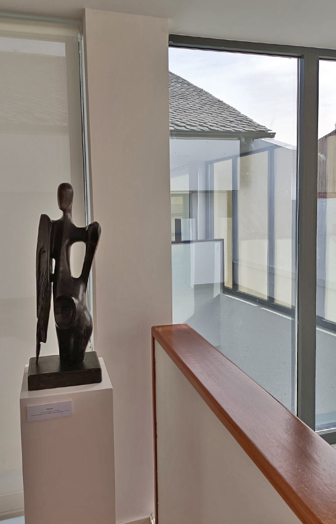 la-casa-de-la-poesia-Fondo Cultural Antonio Colinas escultura